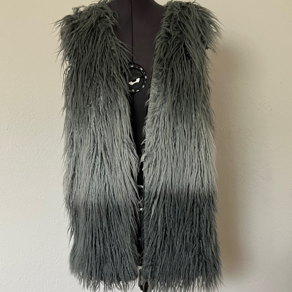 PAPER HEART Women’s Gray Faux Fur Ombré Vest. Sz 8